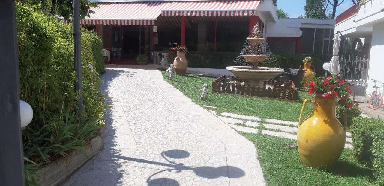 Hotel De Amicis Riccione Exterior photo