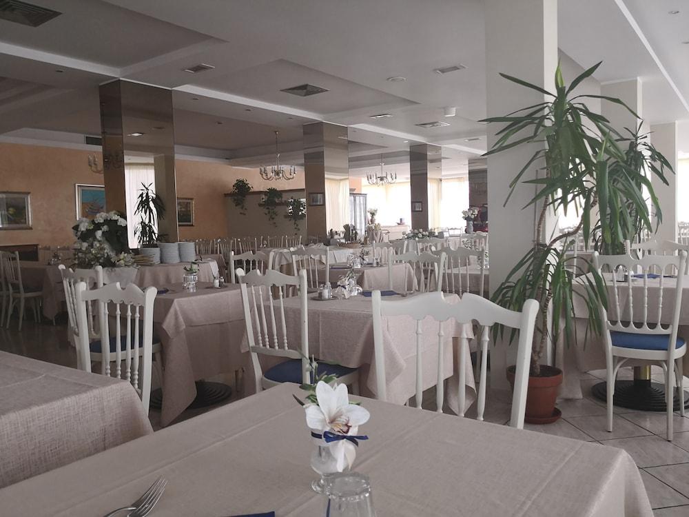 Hotel De Amicis Riccione Exterior photo