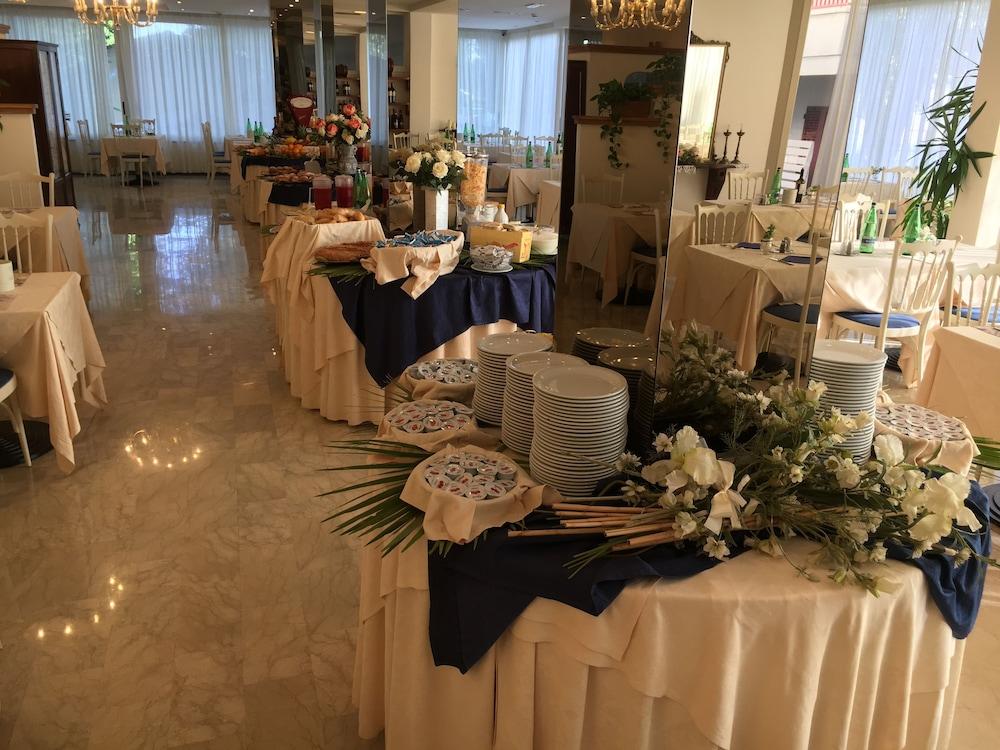 Hotel De Amicis Riccione Exterior photo