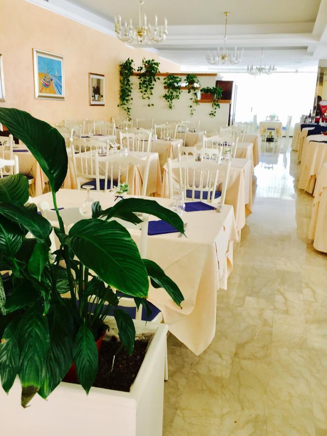 Hotel De Amicis Riccione Exterior photo