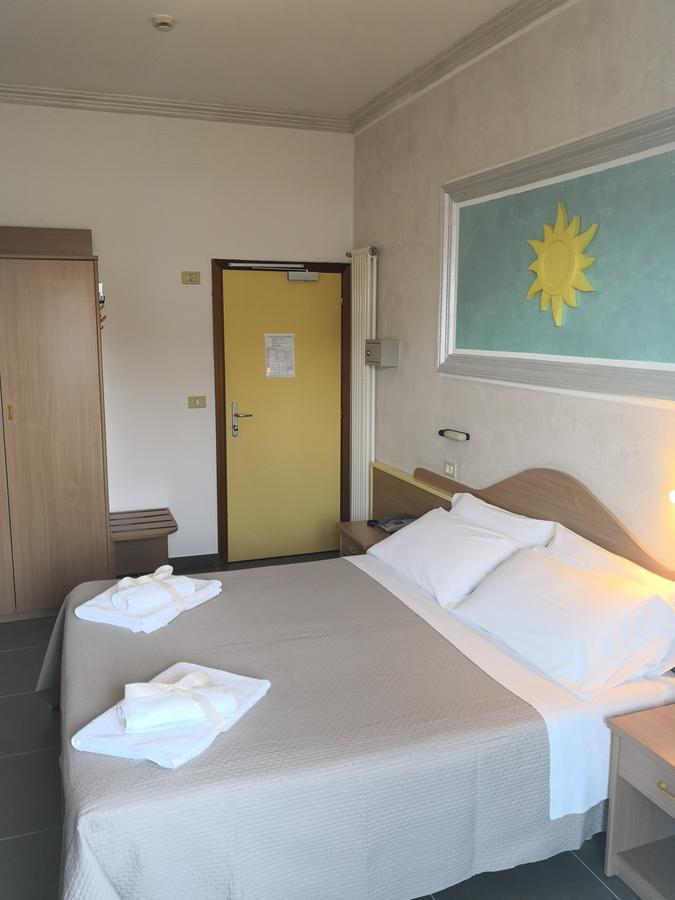 Hotel De Amicis Riccione Exterior photo