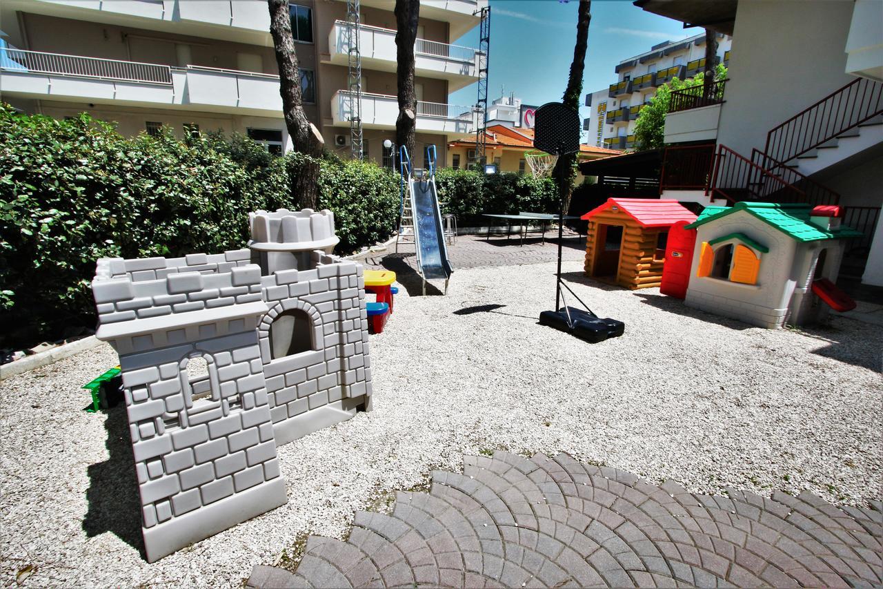 Hotel De Amicis Riccione Exterior photo