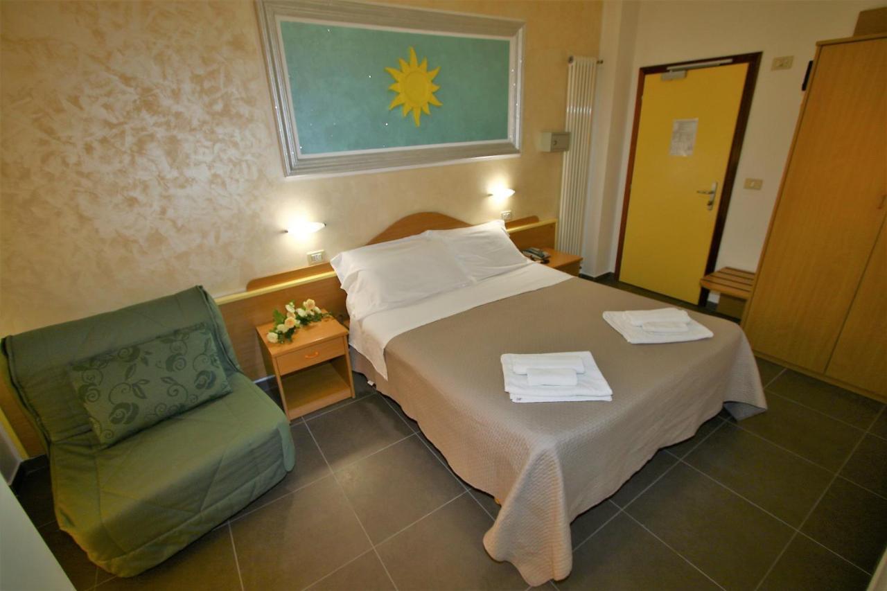 Hotel De Amicis Riccione Exterior photo
